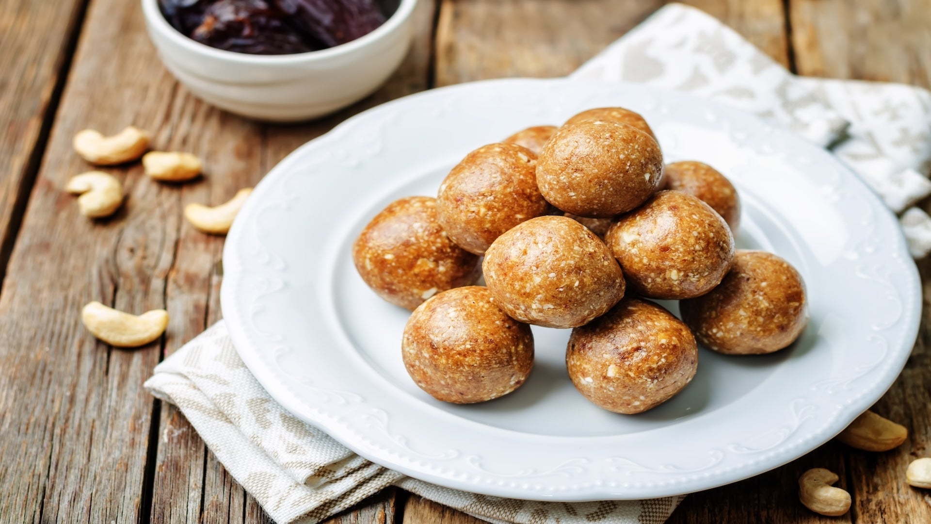 Date & Cashew Energy Balls