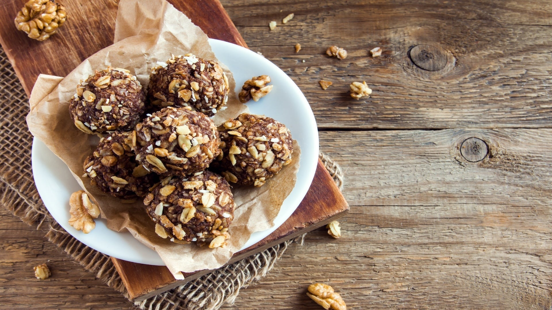 No-Bake Date Energy Balls (5 Ingredients, 10 Minutes)
